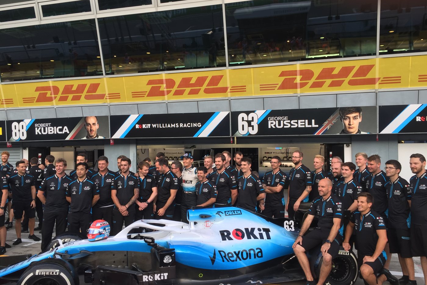 Williams team photo in the Monza pit lane